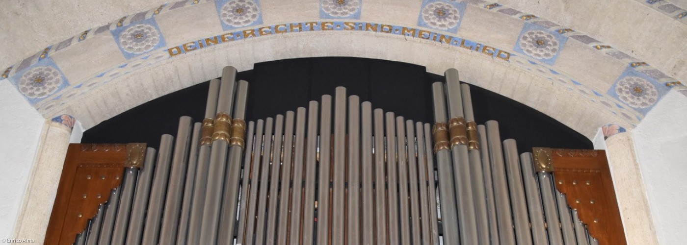 Das Orgelprospekt der Hey-Orgel in der Lutherkirche