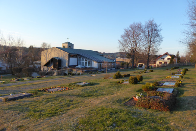 Kirche und Friedhof Bobengrün 2022